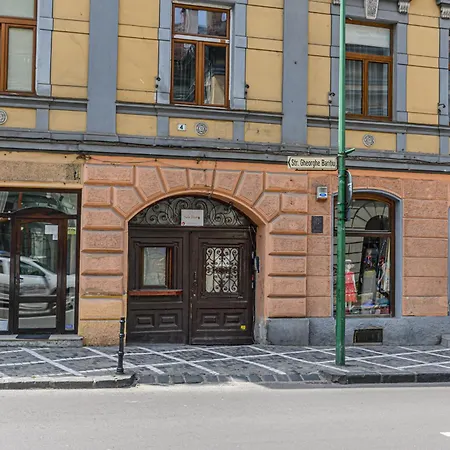Studio Central lângă Biserica Neagră și Turnul Alb-3